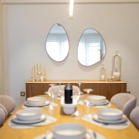 Livia - Palazzo Di Meteora カランバカ