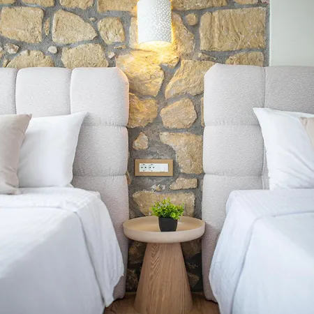 Livia - Palazzo Di Meteora カランバカ